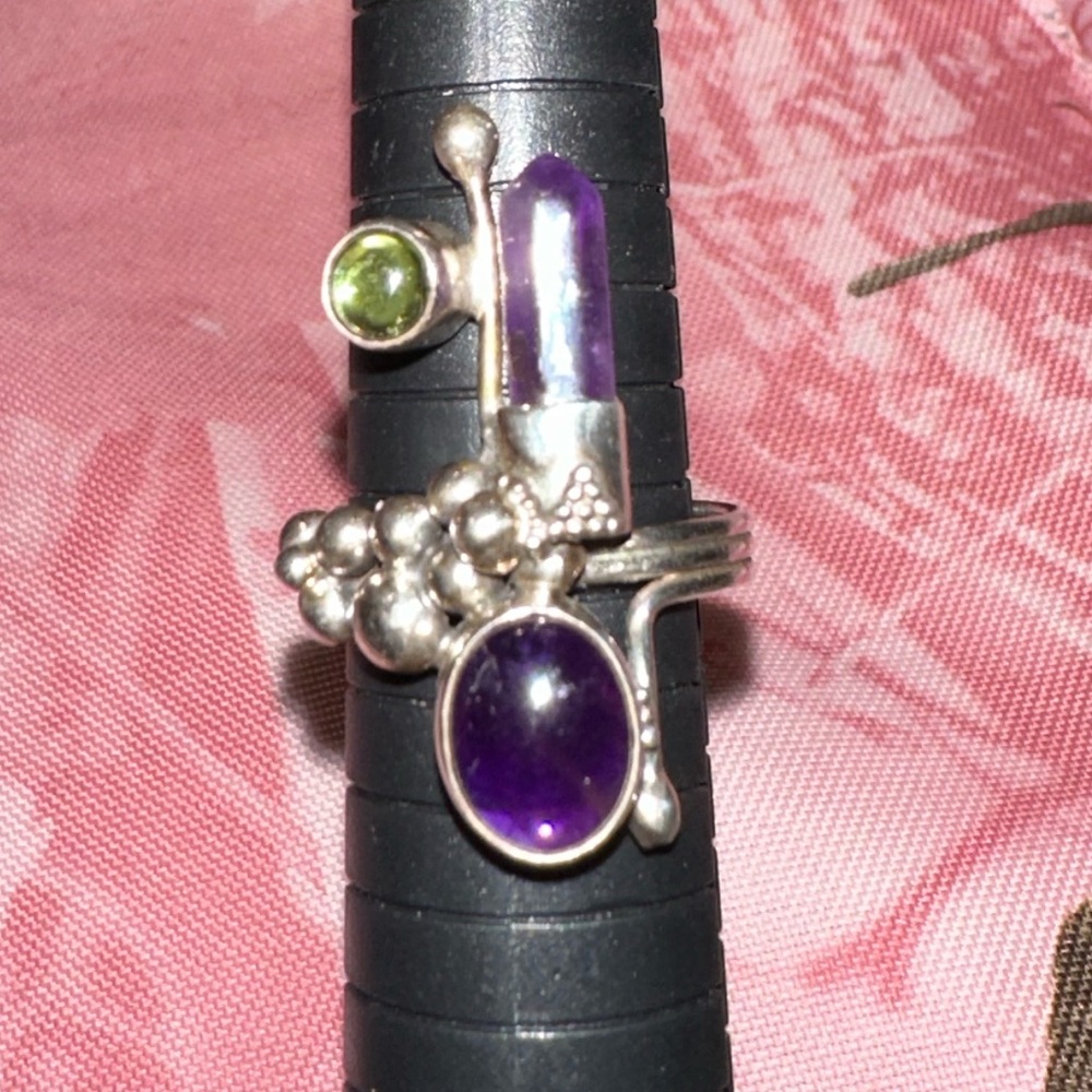 Vintage 925 Sterling Silver Biomorphic Amethyst Peridot Gemstone Ring.